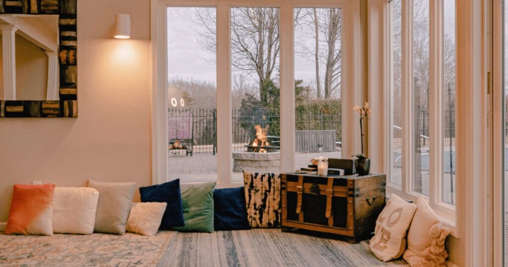 modern, cozy, comfortable window space