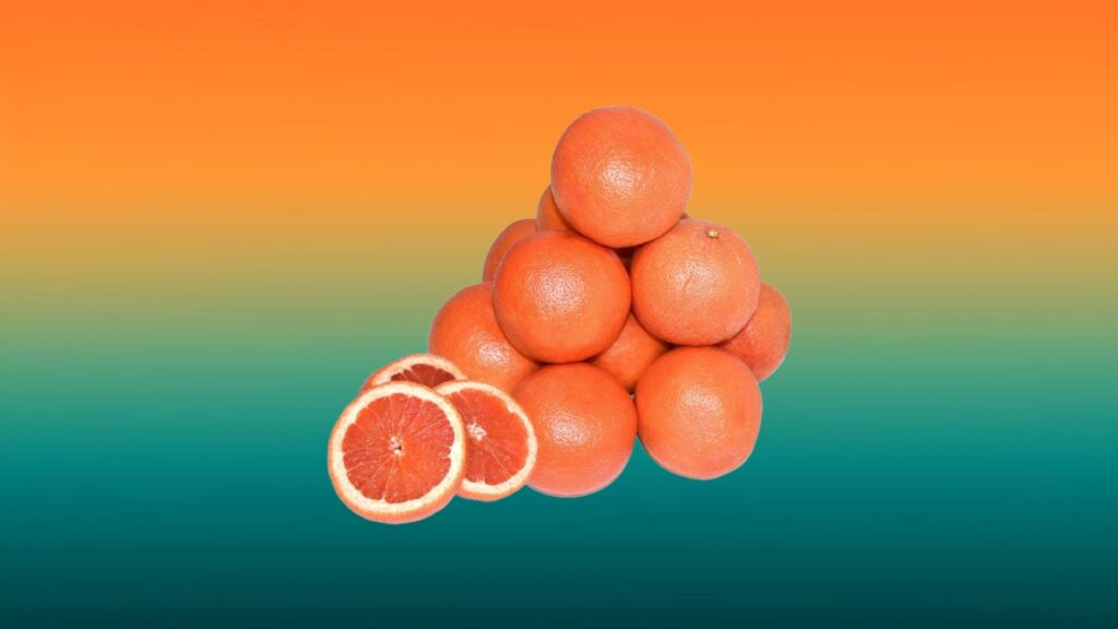 pile of grapefruit with slices of grapefruit
