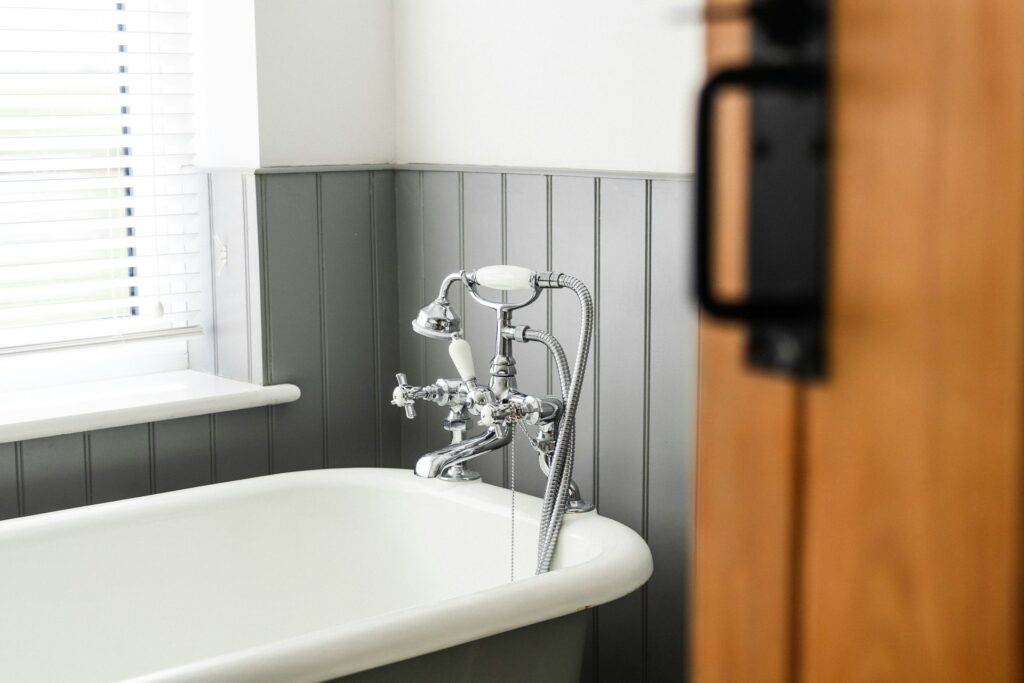 Neutral bathroom.