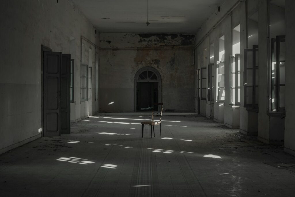 Abandoned building with a chair in the hallway in Lahnstraße, Münster, Germania