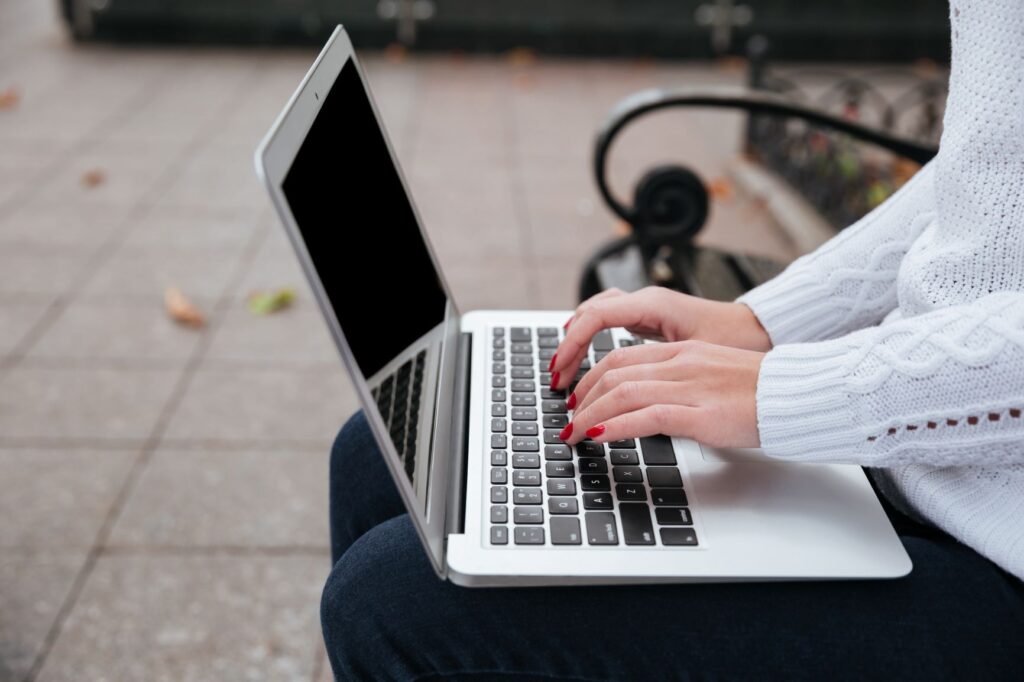 sending a follow-up email is proper apartment viewing etiquette.