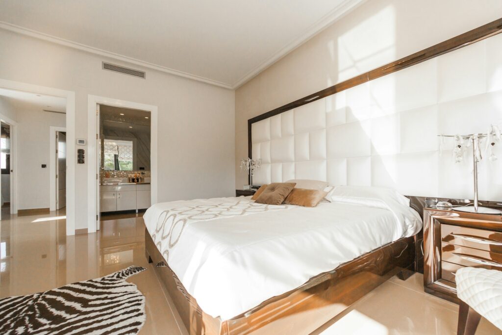 Guest bedroom.