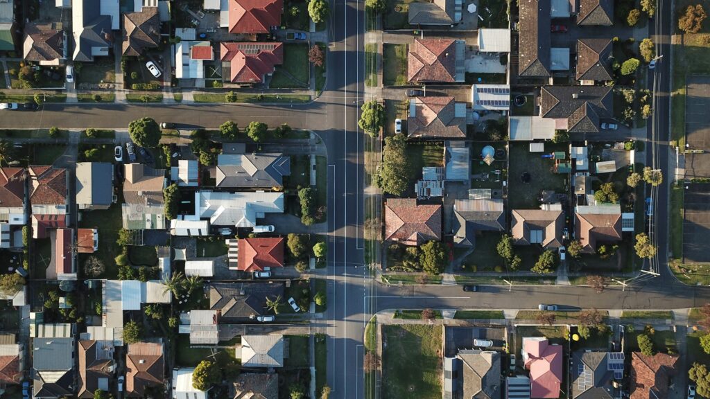 birds-eye picture of a suburban neighborhood
