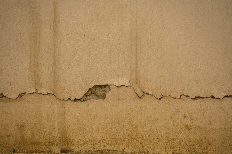Why Structural Engineers Say Horizontal Foundation Cracks Are More Urgent Than Vertical Ones
