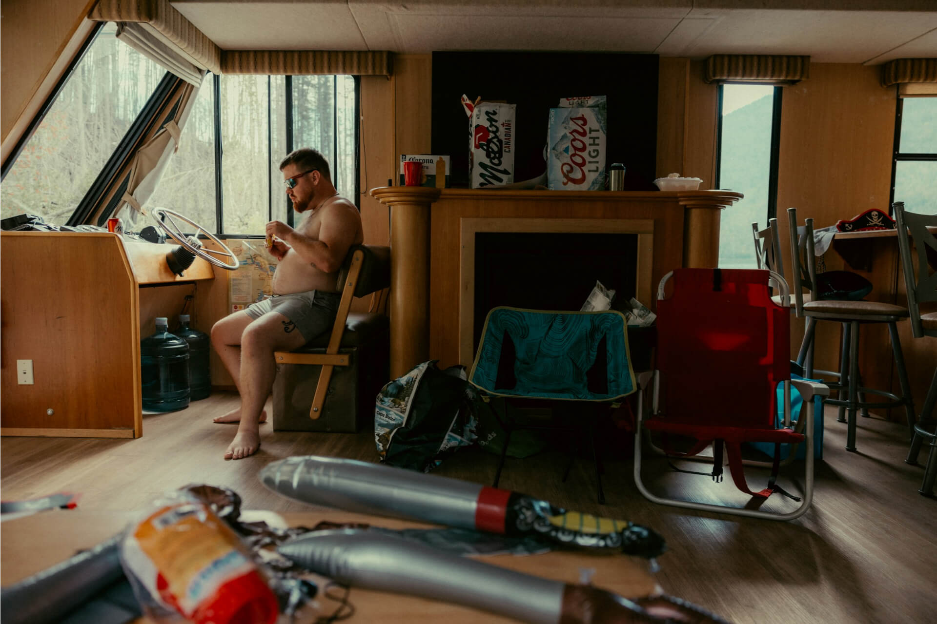 Bachelor apartments should be organized, not messy.