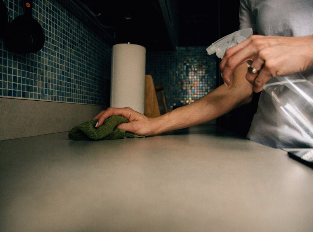 cleaning kitchen countertop