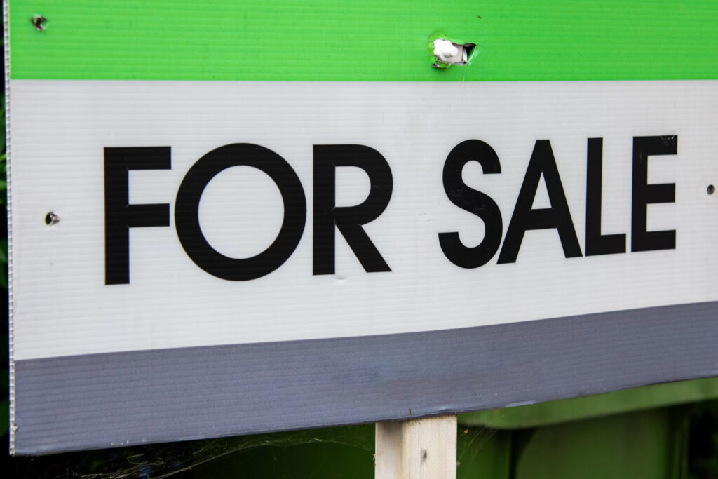 Real Estate Agents Have a 9-Item Property Viewing Checklist They Wish Every Buyer Would Use