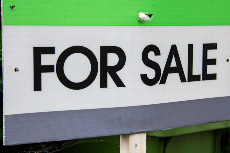 Real Estate Agents Have a 9-Item Property Viewing Checklist They Wish Every Buyer Would Use