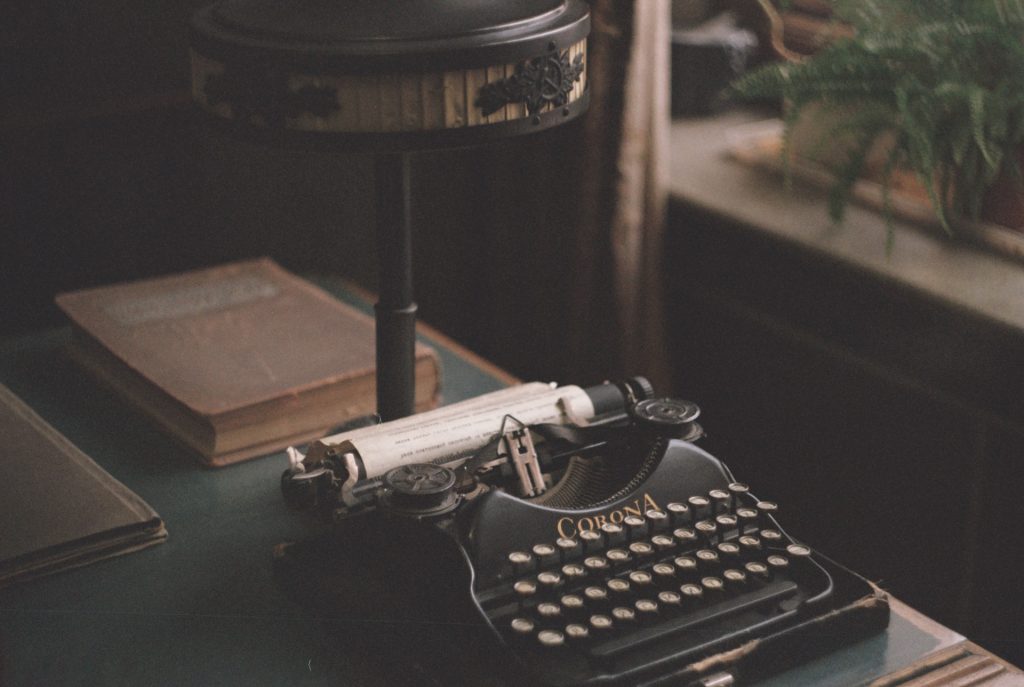 dark academia typewriter