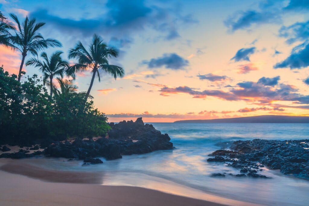 beautiful Hawaiian sunset at the ocean