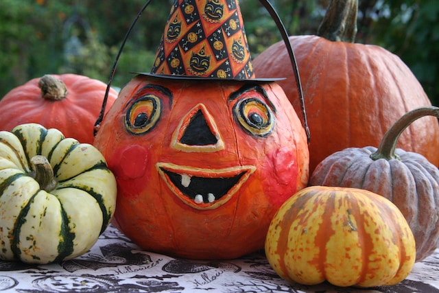 pumpkin carving ideas - carved pumpkin lanterns