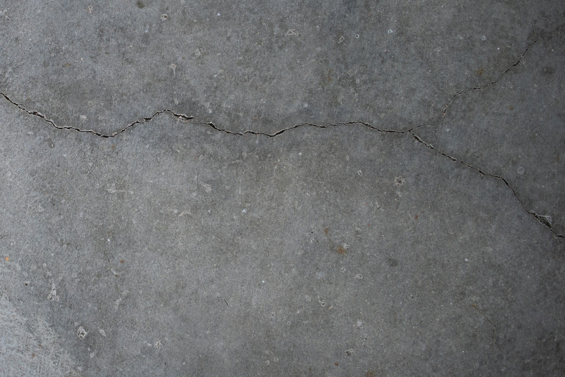 a-guide-to-vertical-vs-horizontal-foundation-cracks