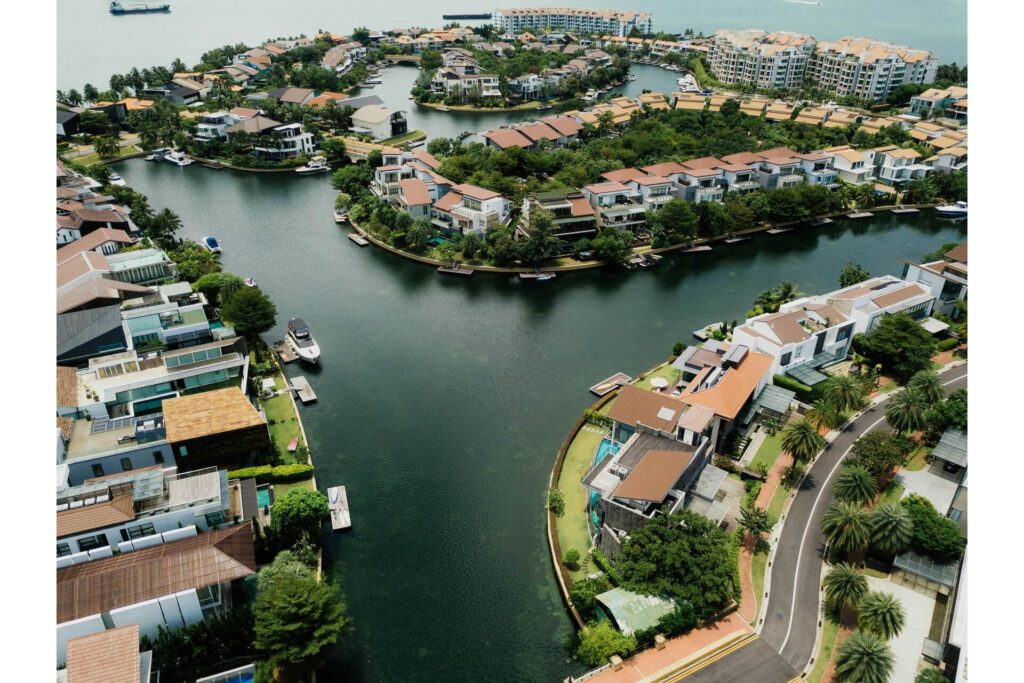 Hurricane-proof coastal homes with PV panels