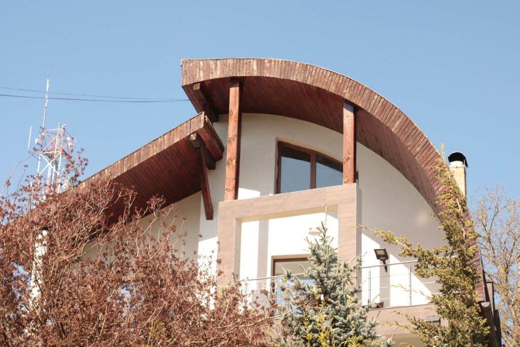 A hurricane-proof house with curved roofs