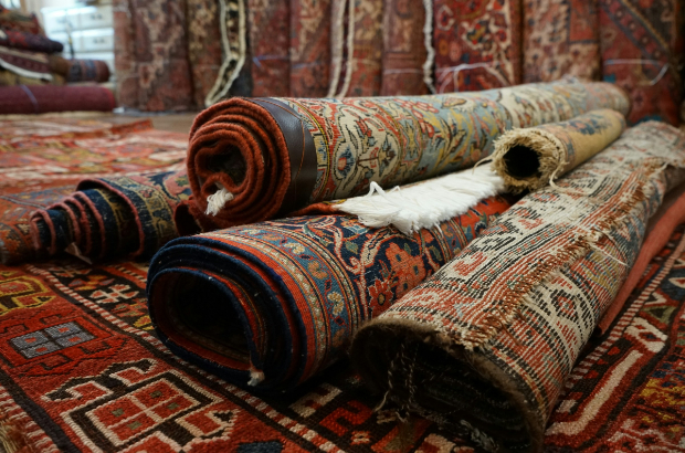 Carpet installation requires careful selection and professional skills.