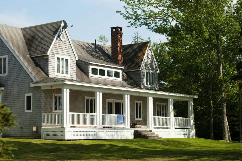 White and brown house in Maine