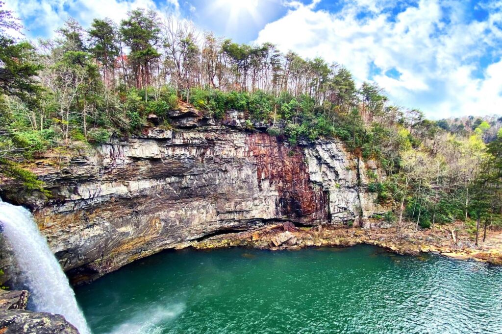 Alabama cliffs and waterfall with green vegetation