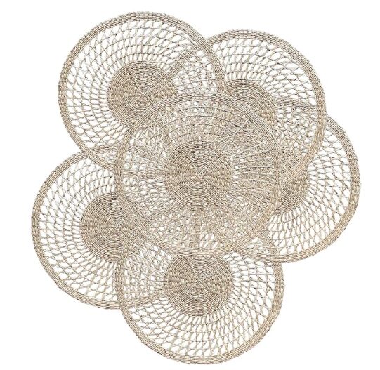 Choose natural materials for your place settings.