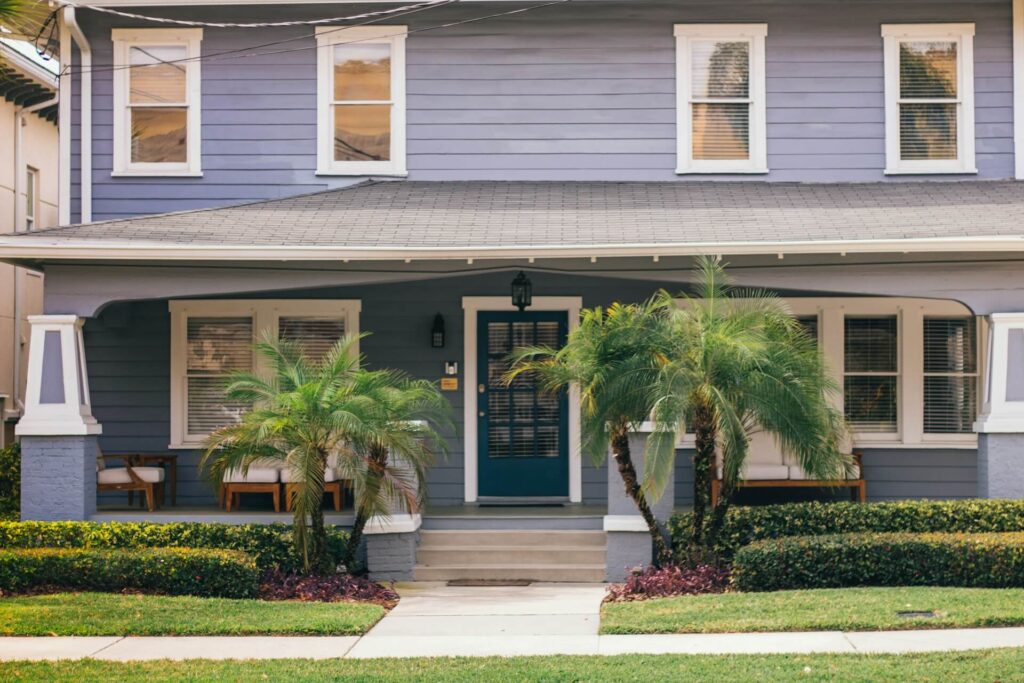 a house without overgrown yard plants